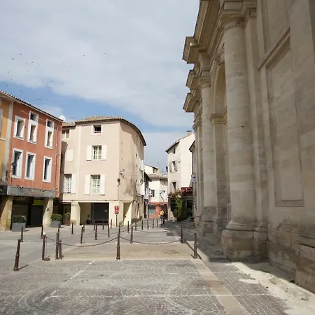 Appartement Spacieux Rochereau LʼIsle-sur-la-Sorgue Exterior foto